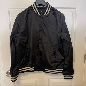 H&M Black Bomber Jacket Black Lining Women’s Size Large snap Front Closure